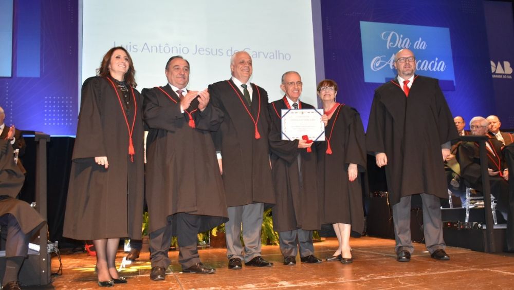 Diretor geral da Santa Casa é homenageado pela OAB-RS