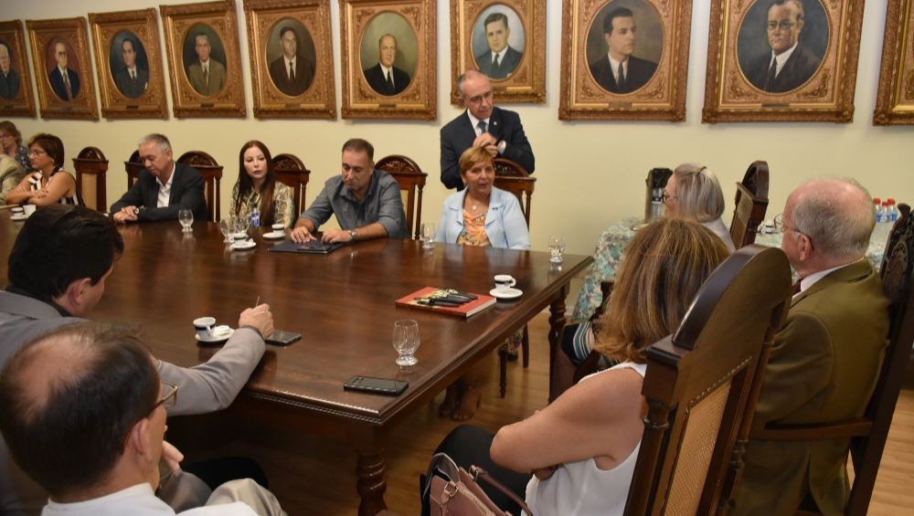 Secretária de Saúde do Estado, Arita Bergmann, visita a Santa Casa