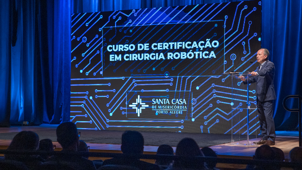 Centro de Formação em Cirurgia Robótica capacita 100 novos profissionais