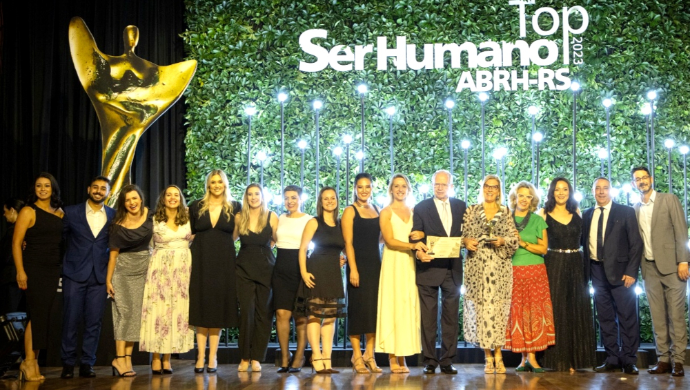 Santa Casa recebe o Troféu Top Ser Humano da ABRH-RS