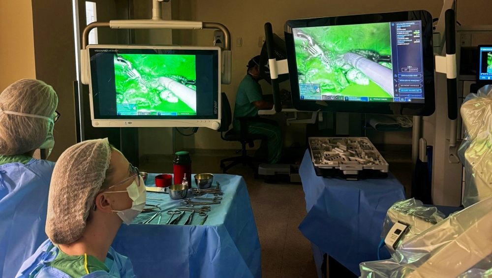 Beb&ecirc; de apenas tr&ecirc;s meses &eacute; submetido a cirurgia rob&oacute;tica na Santa Casa