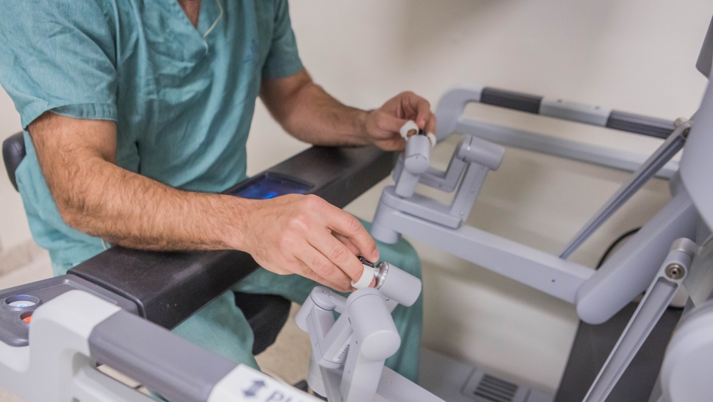 Reconstru&ccedil;&atilde;o de bexiga pedi&aacute;trica com rob&oacute;tica &eacute; realizada pela primeira vez