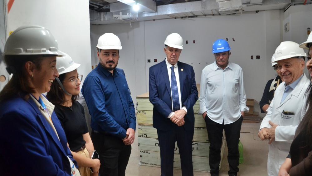 Santa Casa recebe senador Luis Carlos Heinze em visita &agrave;s obras de moderniza&ccedil;&atilde;o
