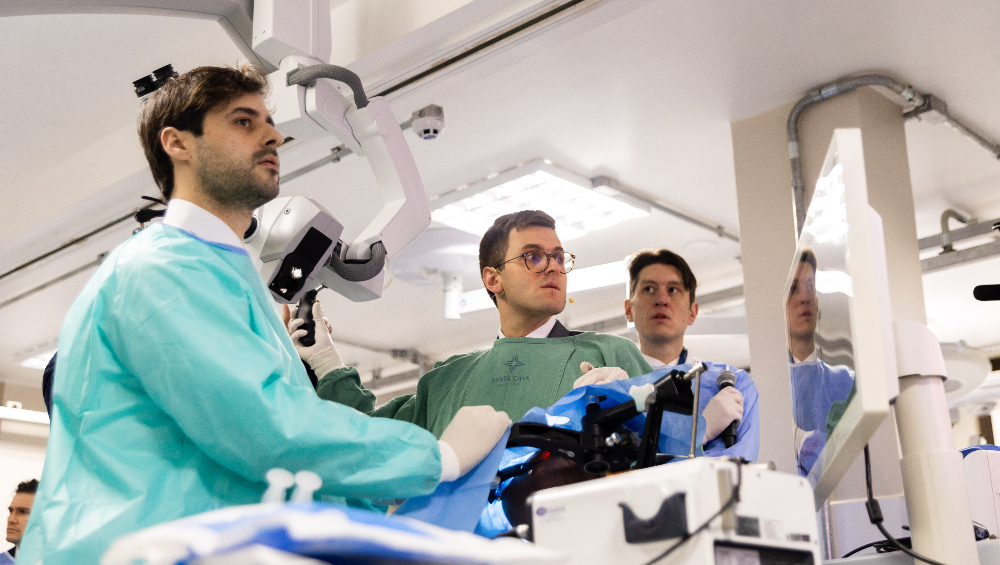 Curso de cirurgia da base craniana re&uacute;ne especialistas de 5 pa&iacute;ses na Santa Casa