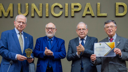 Santa Casa recebe Troféu Câmara Municipal de Porto Alegre