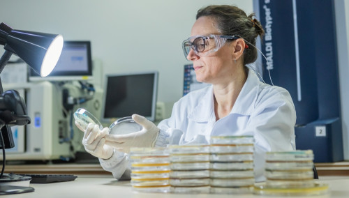 Laborat&oacute;rio da Santa Casa alcan&ccedil;a a marca de 100 milh&otilde;es de laudos emitidos